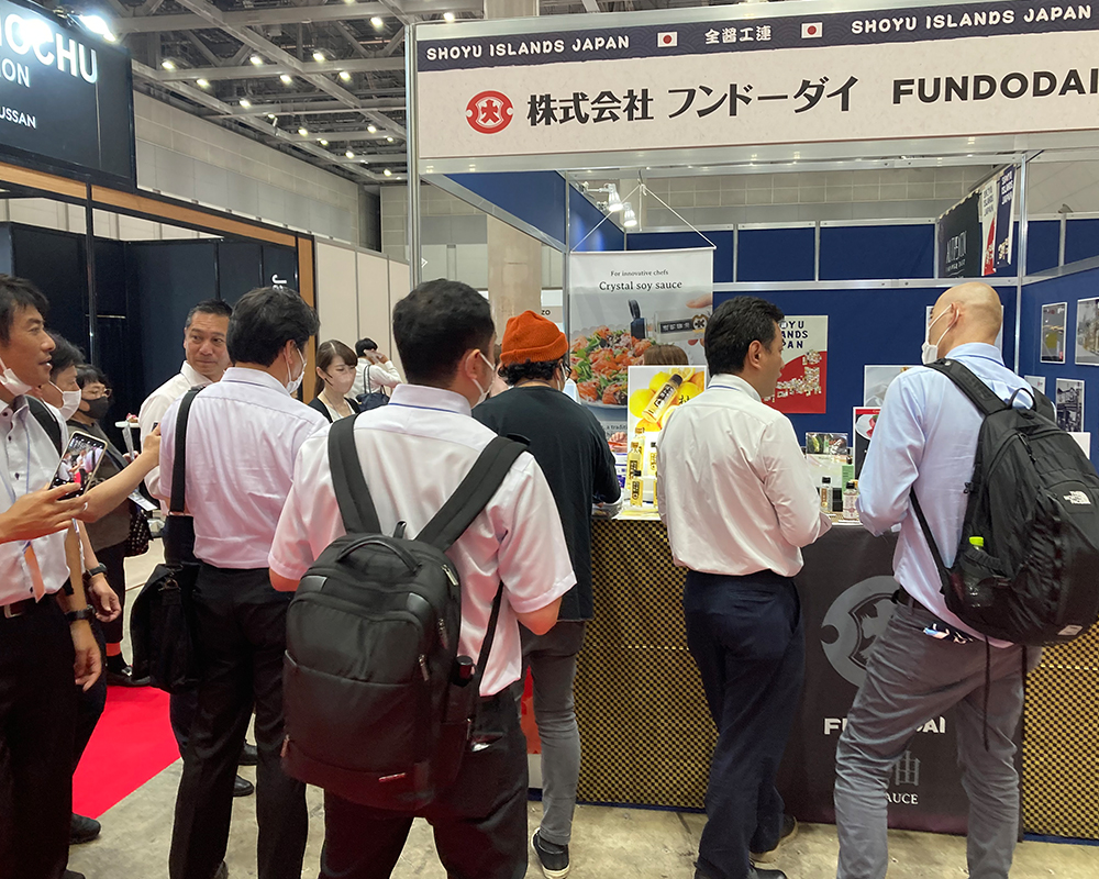 报告:第七届“日本食品”出口博览会，全国酱油工业协同组合联合会(全酱工联)展区内出展。插图9