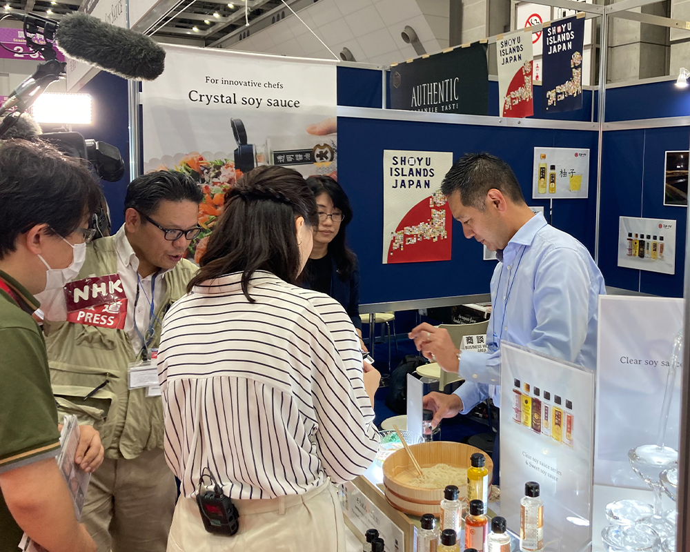 报告:第七届“日本食品”出口博览会，全国酱油工业协同组合联合会(全酱工联)展区内出展。插图16