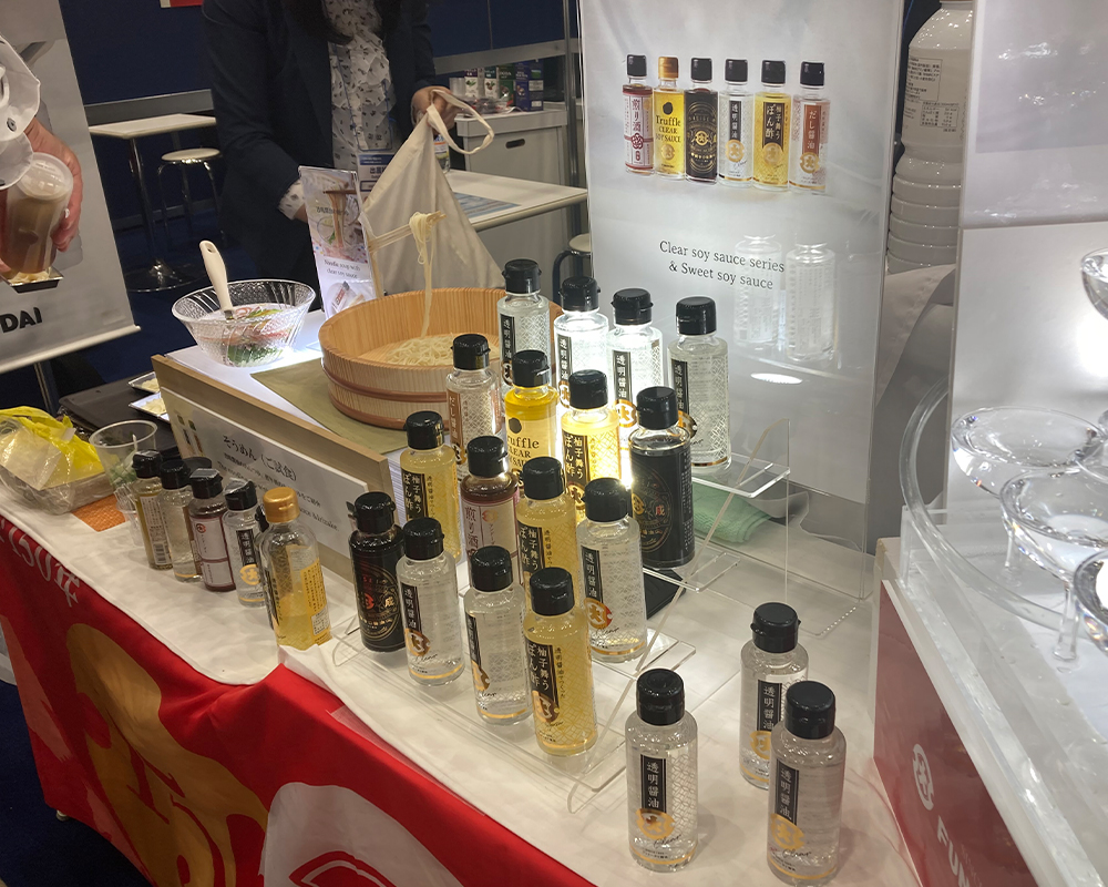 报告:第七届“日本食品”出口博览会，全国酱油工业协同组合联合会(全酱工联)展区内出展。插图4
