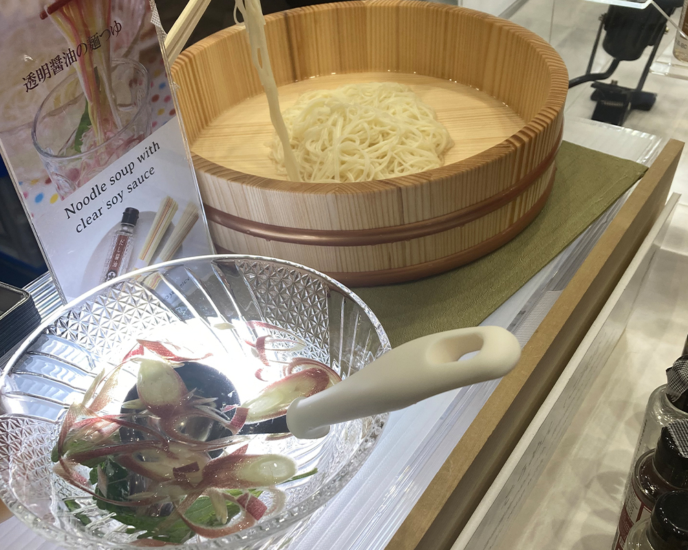 报告:第七届“日本食品”出口博览会，全国酱油工业协同组合联合会(全酱工联)展区内出展。插图7