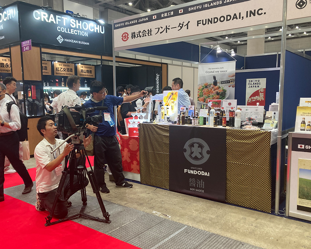 报告:第七届“日本食品”出口博览会，全国酱油工业协同组合联合会(全酱工联)展区内出展。插图14