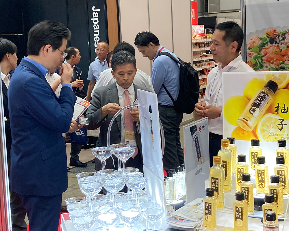 报告:第七届“日本食品”出口博览会，全国酱油工业协同组合联合会(全酱工联)展区内出展。插图18